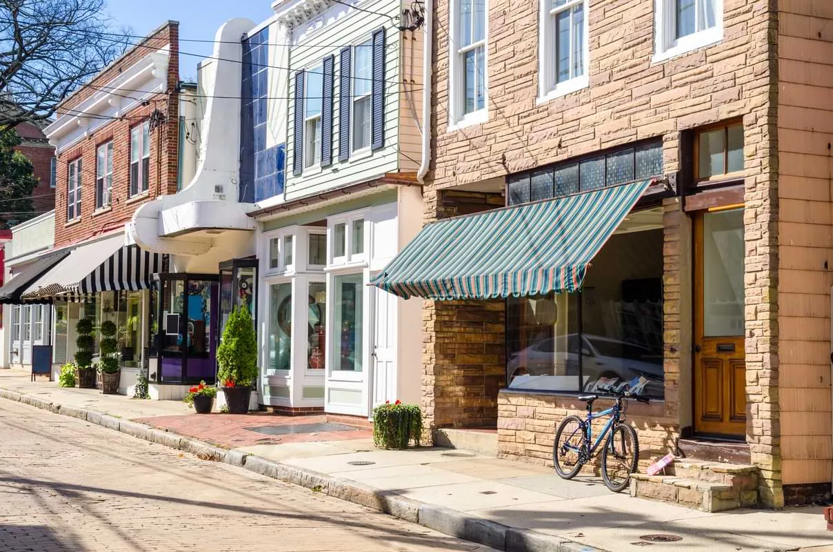 a row of shops, representing risks business owners face without commercial insurance