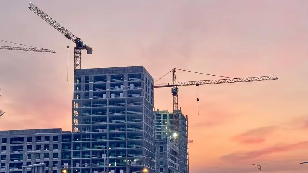building under construction, representing commercial property owners insurance