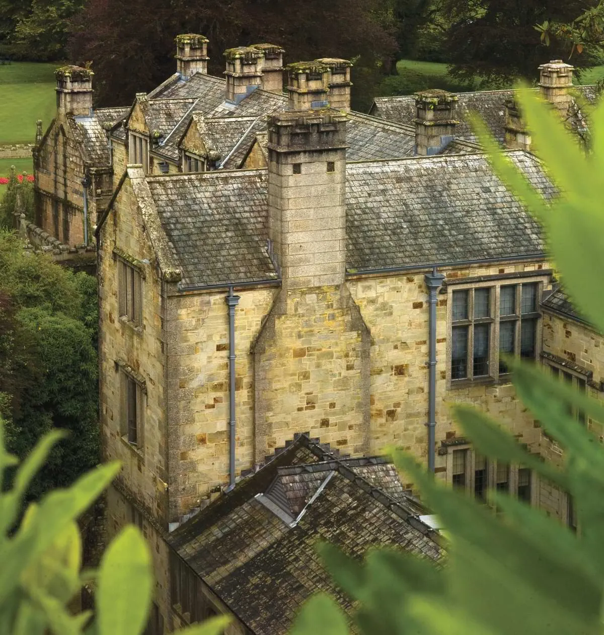 a country house, representing private estate insurance